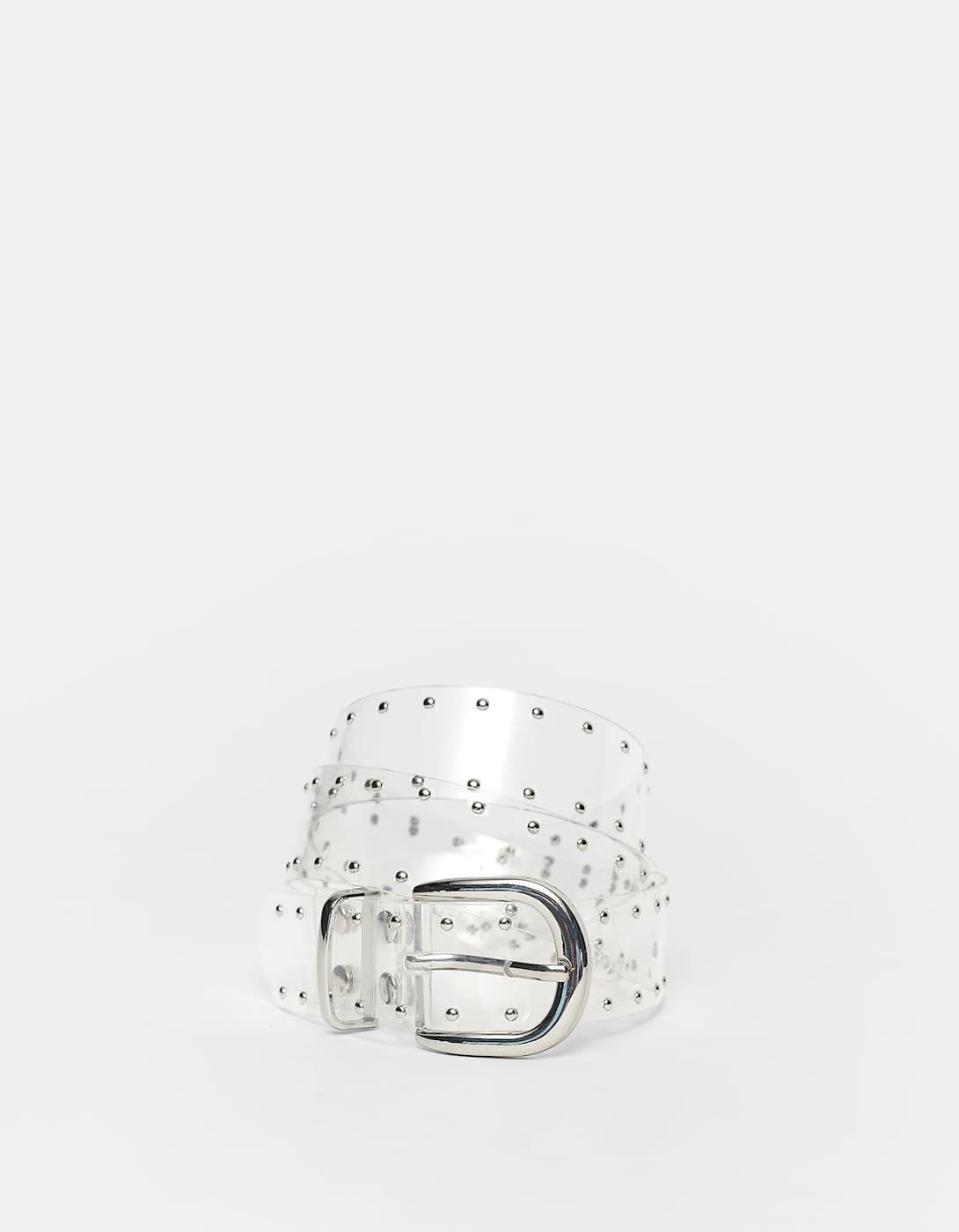 Cinturón transparente con tachuelas. (7,99 euros).