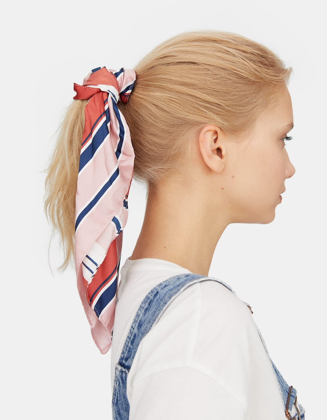 Pañuelo rayas para el pelo o el cuello. (5,99 euros).