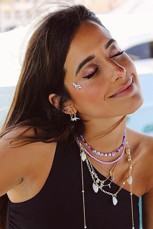 La influencer María Fernández-Rubíes ha sido de las primeras en uirse a la tendencia de joyas de cuentas.