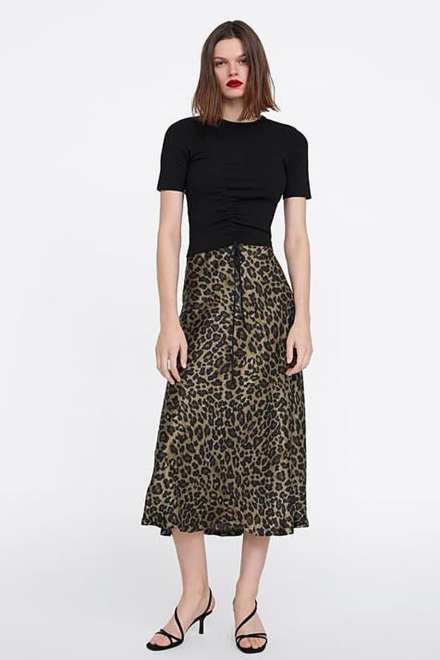 La falda agotada de Zara que ha recuperado Alba Díaz del armario de Vicky Martín Berrocal.