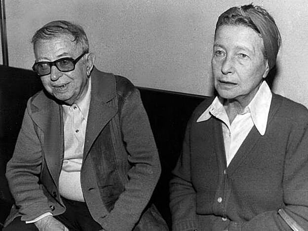 Simone de Beauvoir junto a su entonces pareja, Jean Paul Sartre.