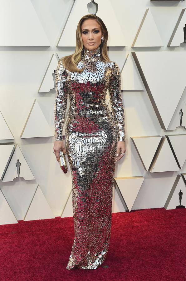 De Tom Ford fue Jennifer Lopez a los Oscars de este año. Un look sin escote ni raja, pero también muy sexy.