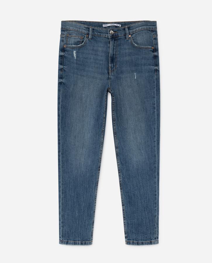 Si lo que buscas son los clásicos jeans pitillo pero con la cintura alta también los tienen y en diferentes colores (3,99 euros).