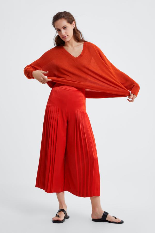 Y estos culotte plisados rojos, están rebajados en Zara de 39.95 a 12.99 euros.