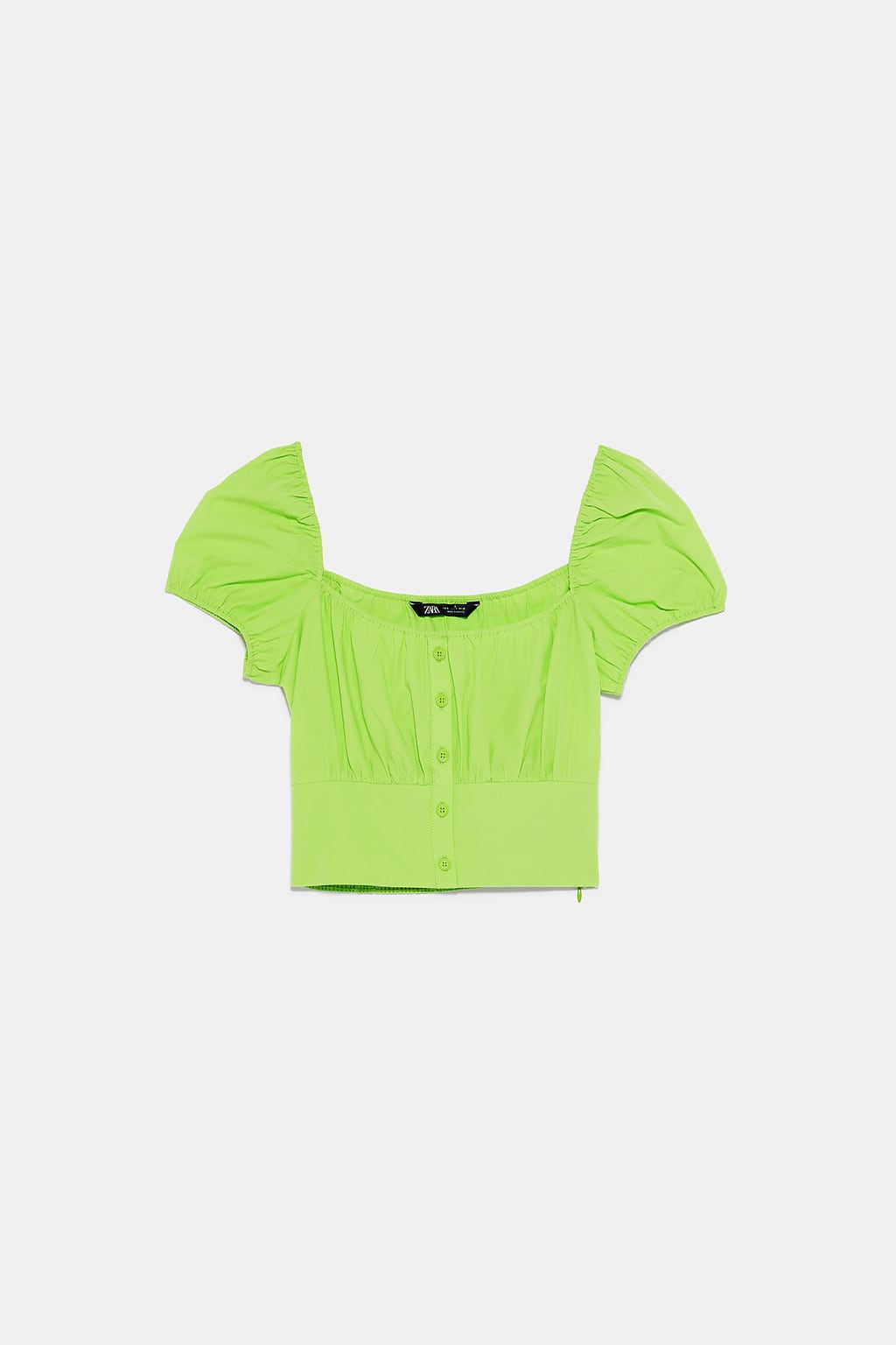 Top popelín en color verde flúor co botones a modo decorativo: 9,99 euros en Zara.