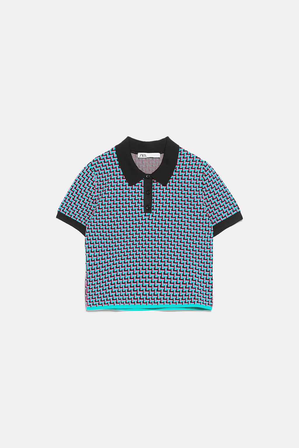 Jersey con cuello tipo polo, manga corta y estampado geométrico: 7,99 euros en Zara.