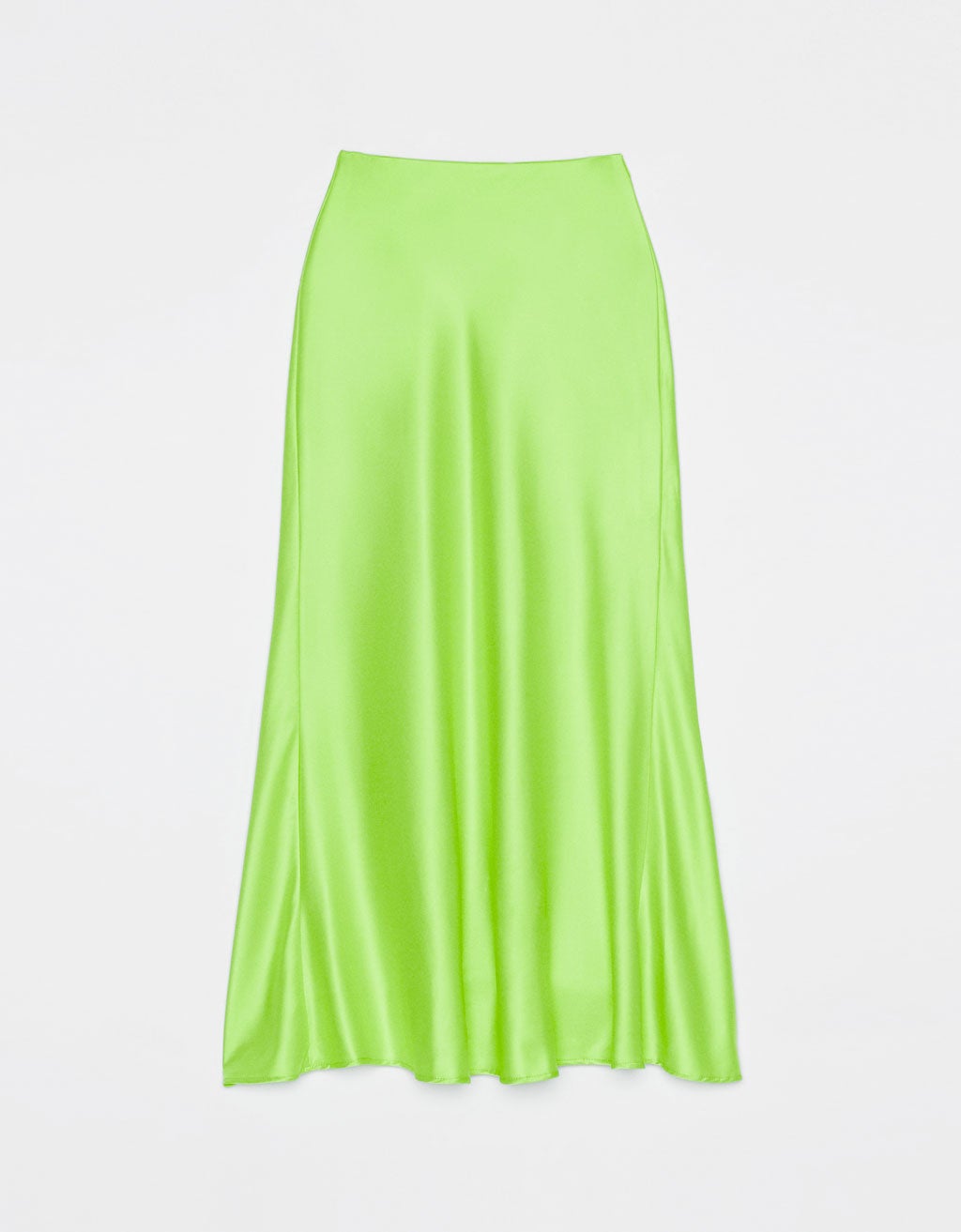 Falda midi satinada en color lima, disponible en tres tonos más: 9,99 euros en Bershka.