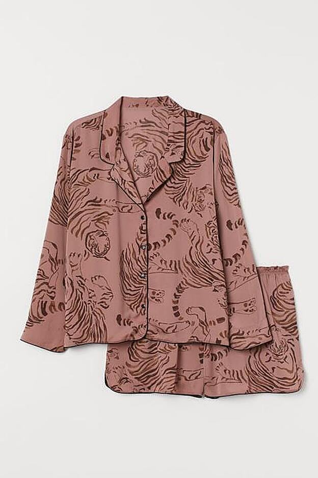 Pjama de satén de H&M que puedes llevar tranquilamente a la playa y hasta la talla 54.