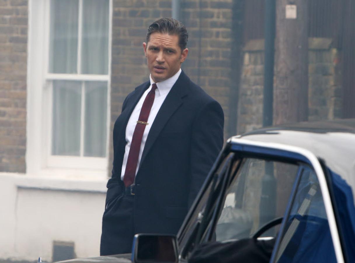 Este guapo actor británico, que ha estado nominado a un Oscar, le da vida a Alfie Solomons, líder de una peligrosa banda de criminales judíos, con base en Camden Town, en la serie de Netflix Peaky Blinders. Y no puede ser más sexy.