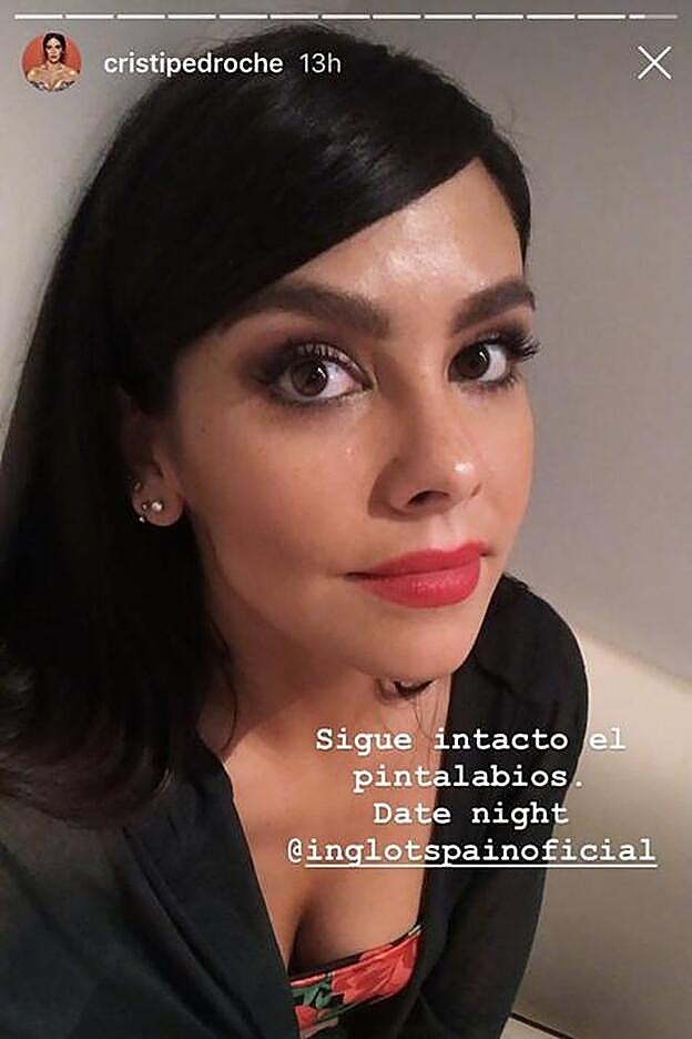 Cristina Pedroche muestra cómo queda el labial Date Night 501 de su colección para Inglot.