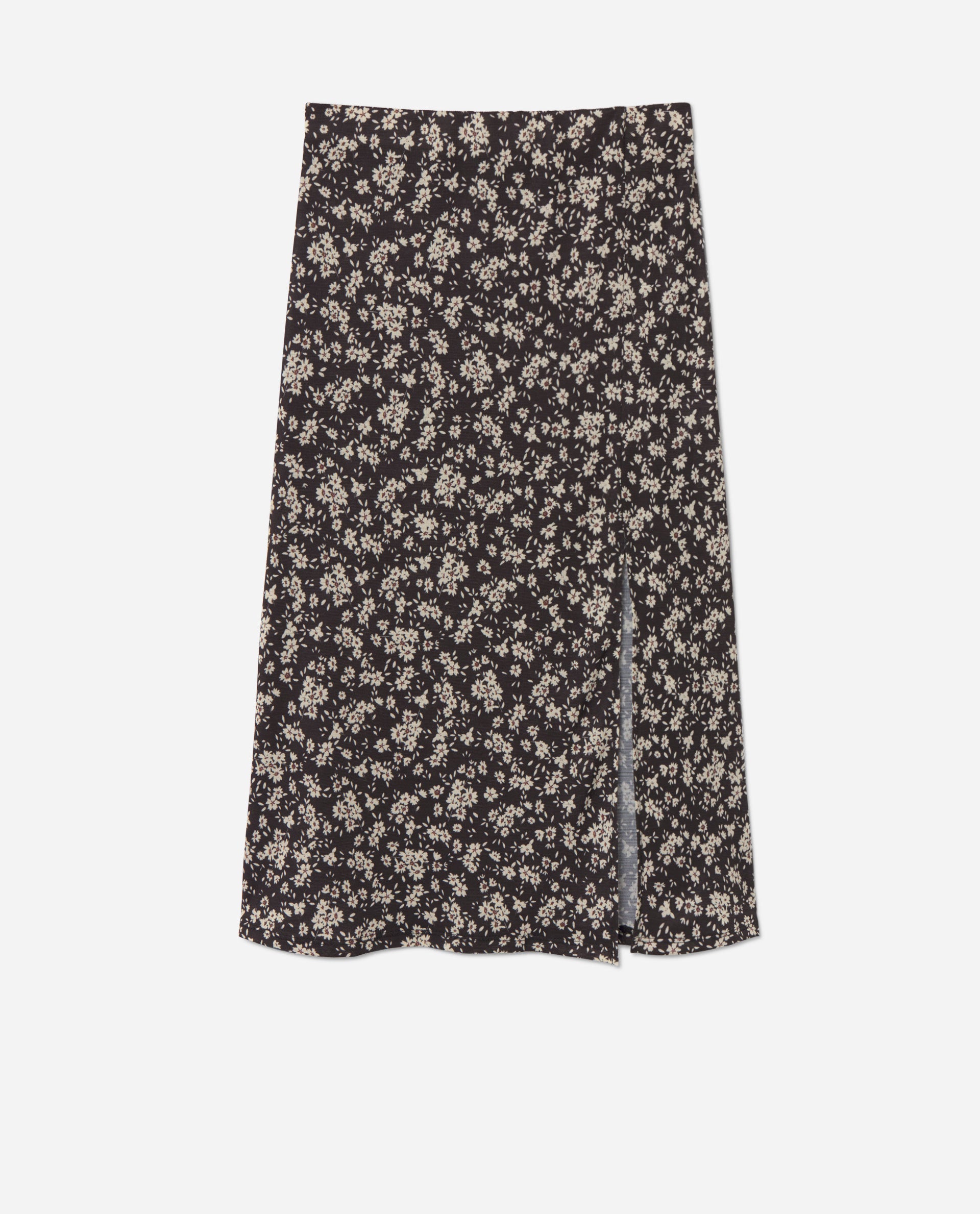 Falda midi con estampado de flores y abertura lateral para presumir de piernas. (12,99 euros).