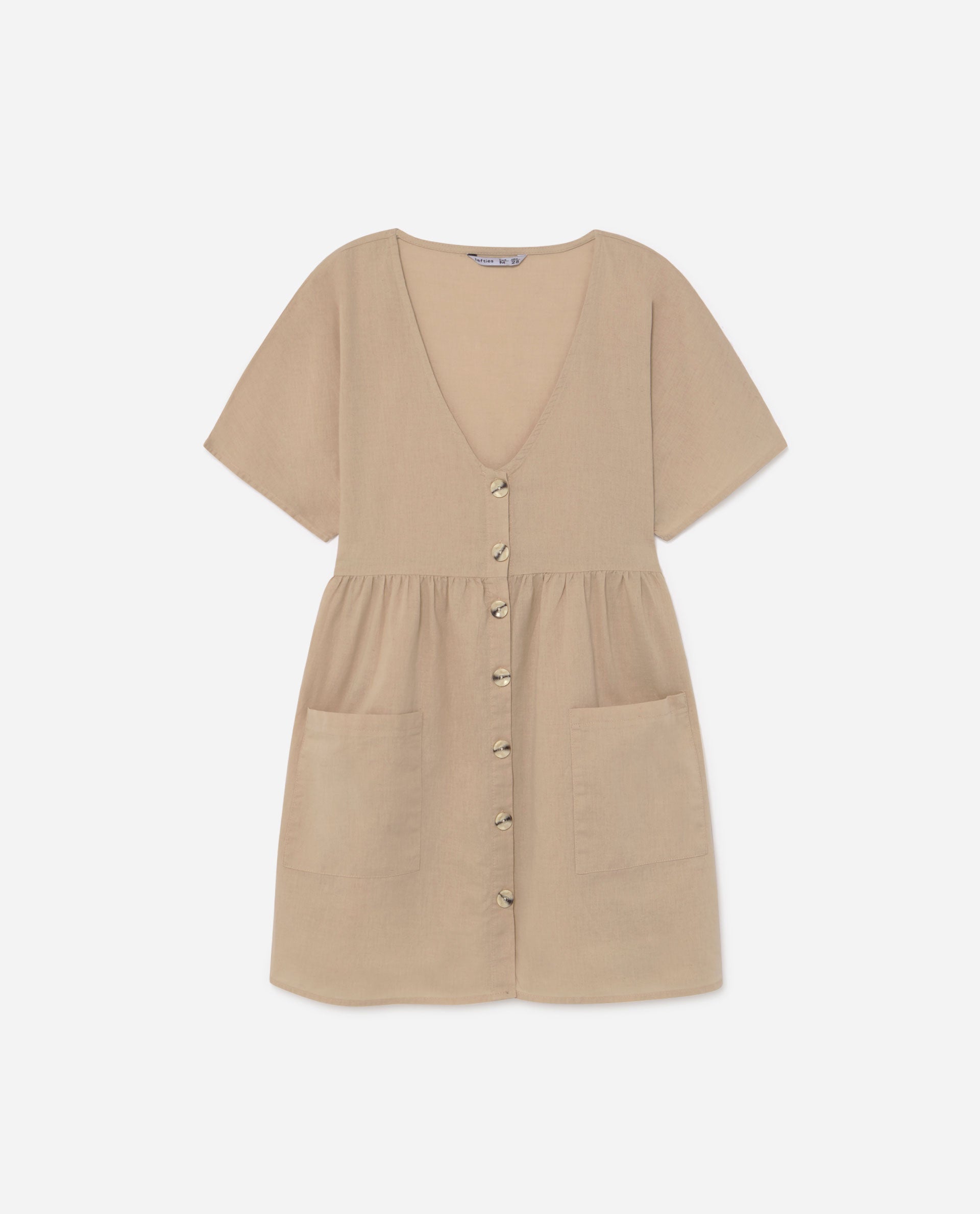 Vestido con botones, escote a pico ultra favorecedor y bolsillos en tono beige. Disponible en más colores. (15,99 euros).