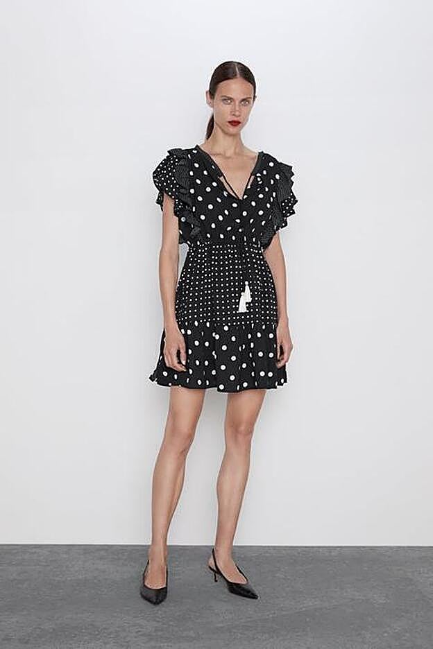 Incluye mix de lunares y volantes combinados.