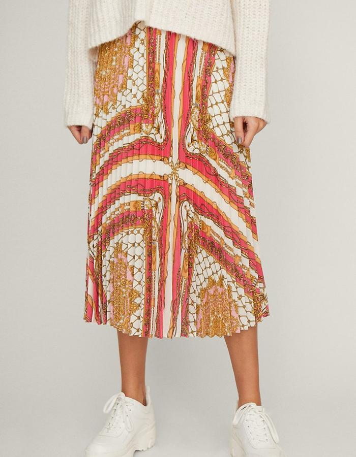 Falda midi plisada con estampado de cadenas, 7,99 euros.