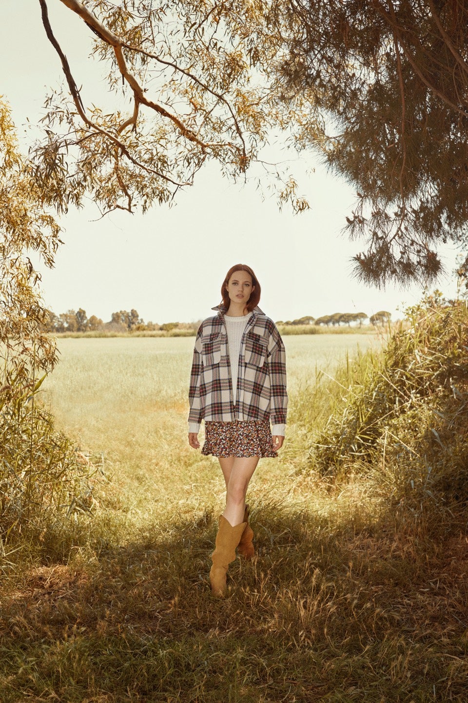 Sobrecamisa de cuadros: 25,99 euros. Sobrecamisa estructura 25,99 euros y jersey de punto inglés 15,9 euros. Todo de Lefties.