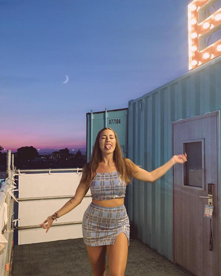 Paula Gonu disfrutó del Arenal Sound con este conjunto de falda y top de cuadros de Asos.