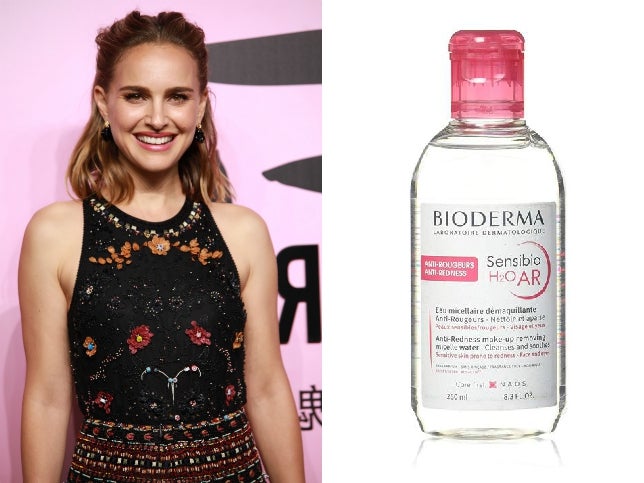 Natalie Portman compartió con los lectores de Harper's Bazaar que utiliza el agua micelar  Bioderma Sensibio H2O AR  todas las noches antes de acostarse. ¿El motivo? Cuesta muy poco (8,20 euros/250ml), quita el makeup de una pasada y no resulta nada agresivo, por lo que es perfecto para las pieles más sensibles: reduce el enrojecimiento, alivia y descongestiona, y no necesita aclarado.