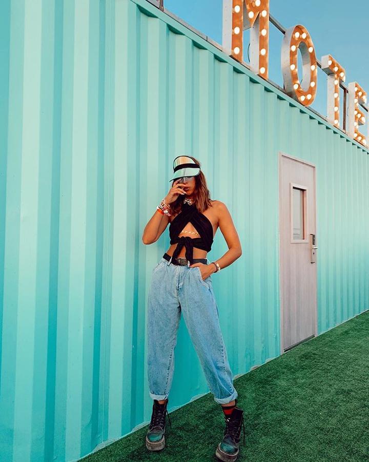 Jeans 'slouchy' con pinzas, los favoritos de las influencers. En Zara por 29,95 euros.