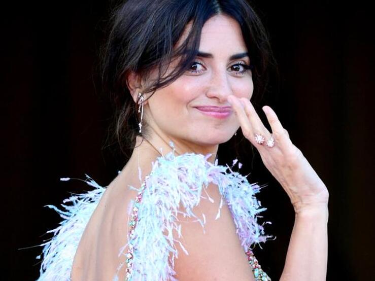 Fotos: Penélope Cruz lleva su mejor look de alfombra roja en años en el estreno de Dolor y Gloria en Londres