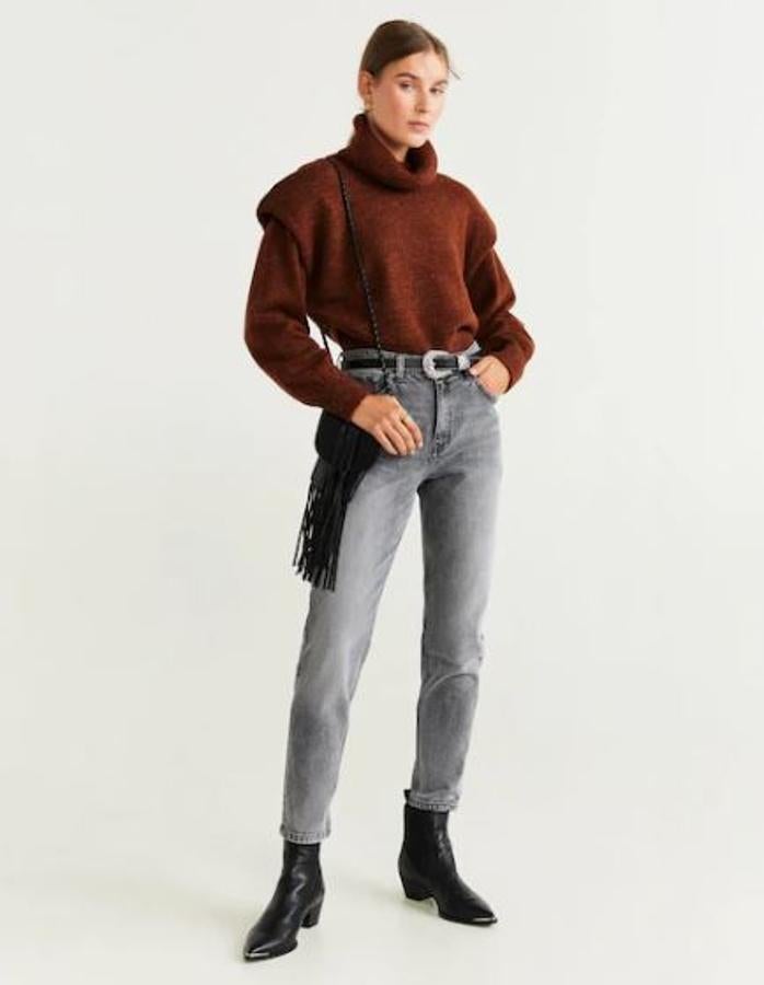 Vaqueros estilo 'slim mom' en gris claro. En Mango por 25,99 euros.
