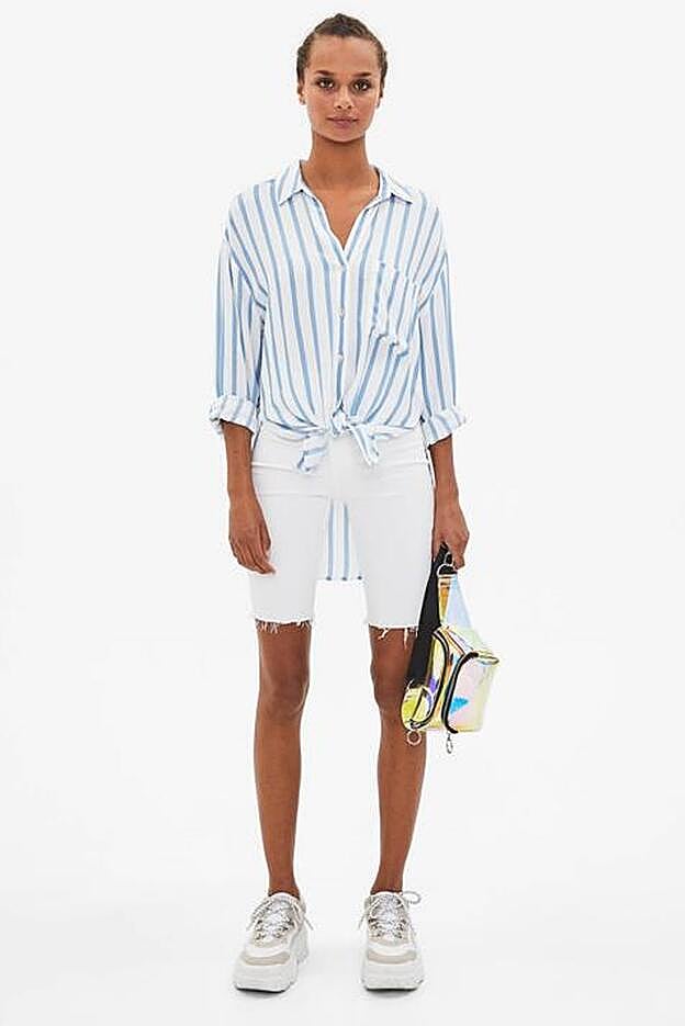 Camisa de rayas de la nueva colección de Bershka. (22,99 euros).