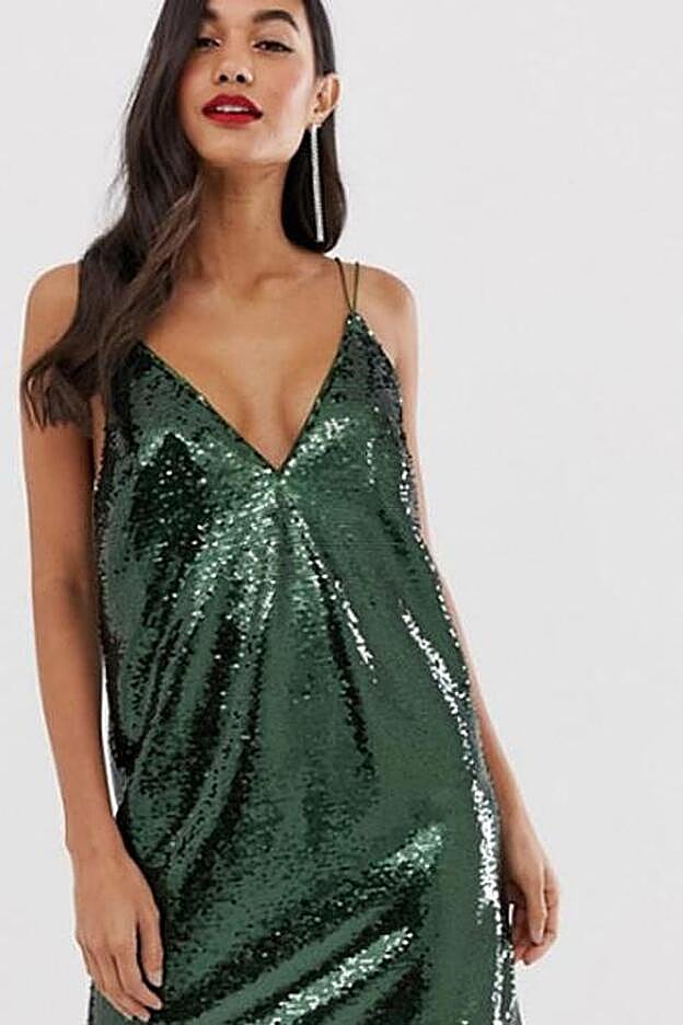 Minivestido de tirantes con lentejuelas en toda la prenda de ASOS, 35,99 euros.