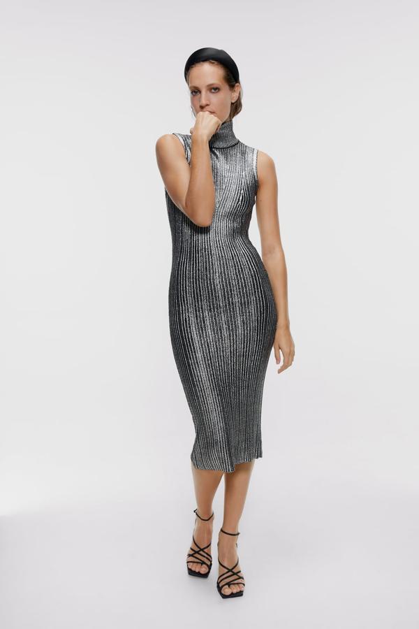 Vestido entallado midi con efecto metalizado y sin mangas: 29,95 euros en Zara.