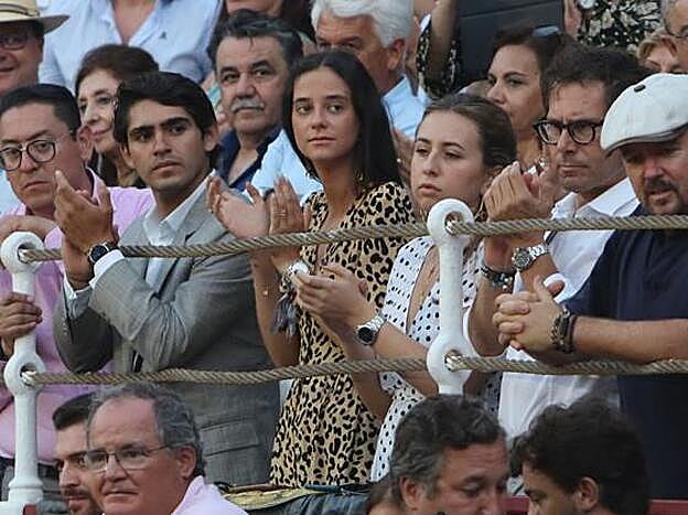 Victoria Federica acudía a una corrida de toros con un vestido de Oysho.
