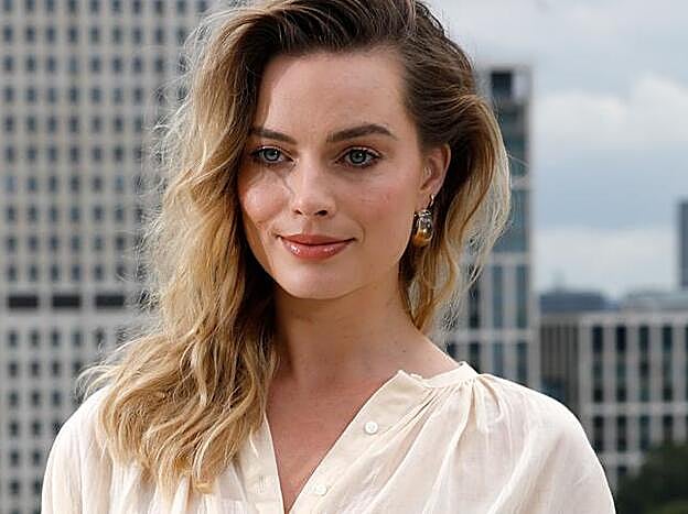 La actriz Margot Robbie es muy fan de los looks no make up para cualquier aparición pública.