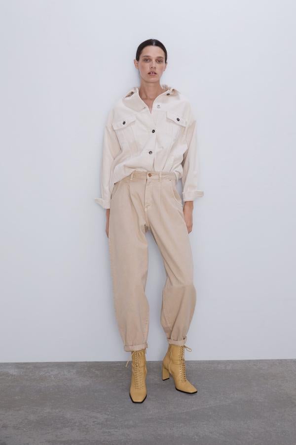 No pueden triunfar más.  El modelo llamado 'Slouchy' de Zara ha triunfado entre las influencers  nos gusta más en este tono beige (29,95 euros).