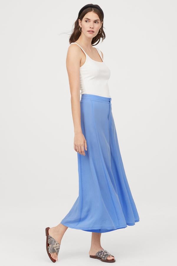 Pantalones culotte en tono azul cielo de la nueva colección de H&M (39,99 euros).
