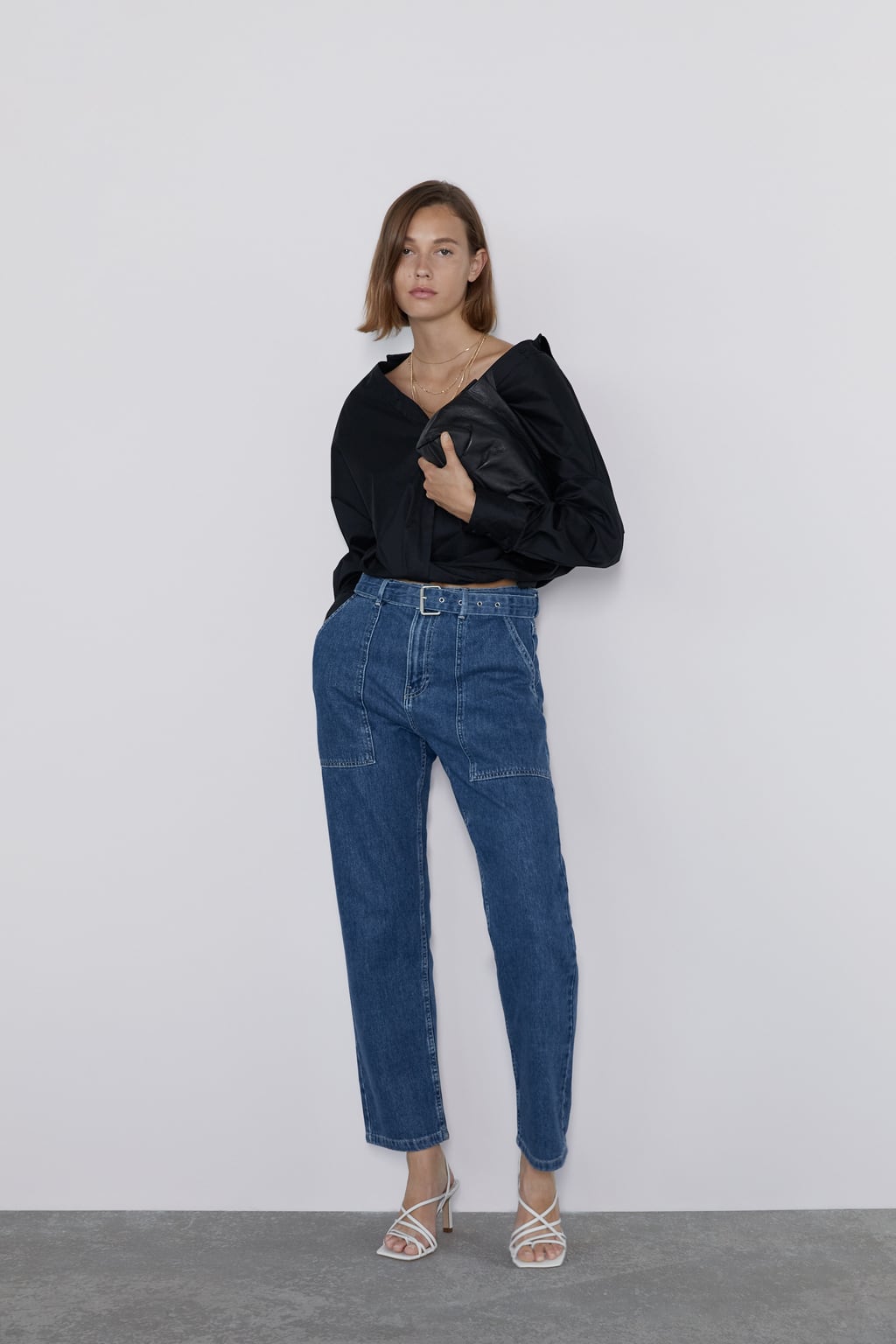 He aquí la firme competencia de los jeans slouchy: los baggy. Estos con cinturón son de lo más favorecedores. (25,95 euros).