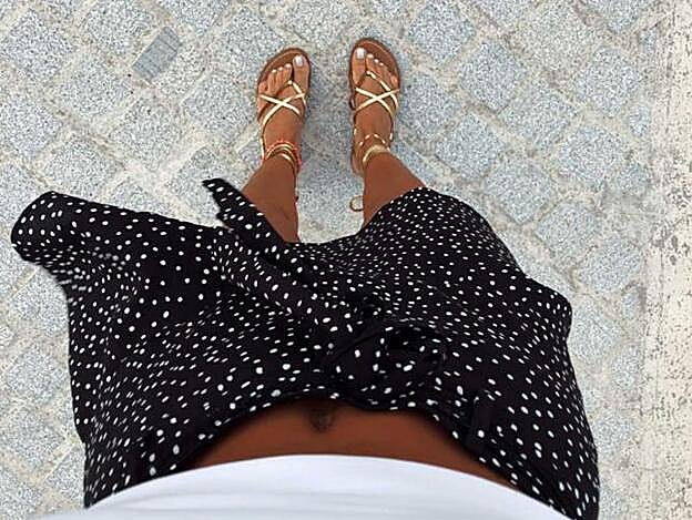 Otro de los looks de Marta Soriano con las sandalias de Zara.