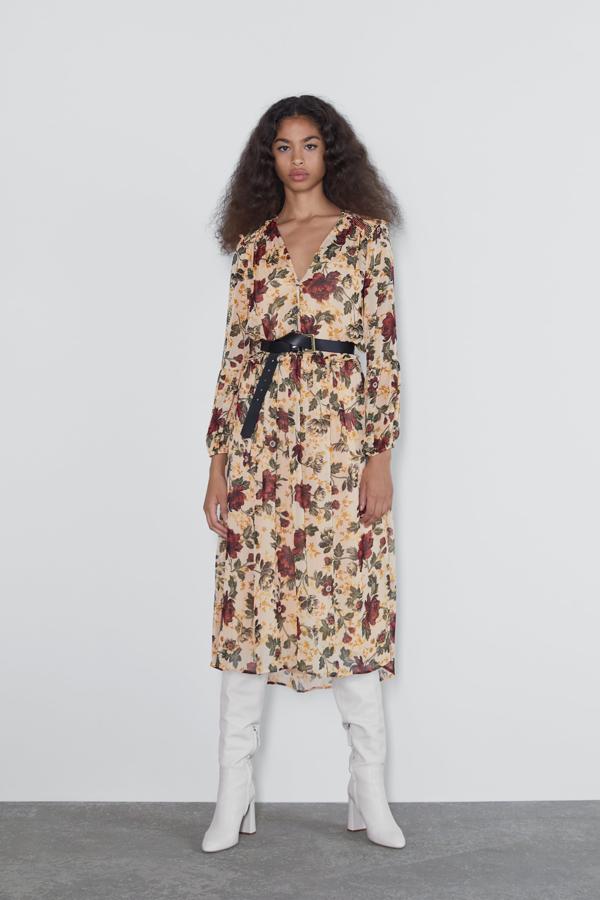 Si estás buscando un look para la vuelta a la oficina, este vestido de Zara es el perfecto (39,95 euros).