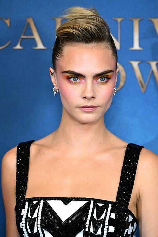 Para sus ojos eligió una fusión de sombras en tonos cálidos y muy veraniegos.