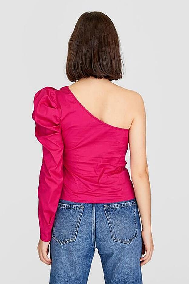 Es perfecto para combinar con tus prendas más básicas y conseguir los mejores looks de entretiempo.