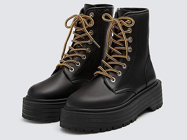 Úrsulua Corberó tiene las botas militares con cordones amarillos del Pull&Bear del año pasado que puedes encontrar en la nueva colección casi idénticas.