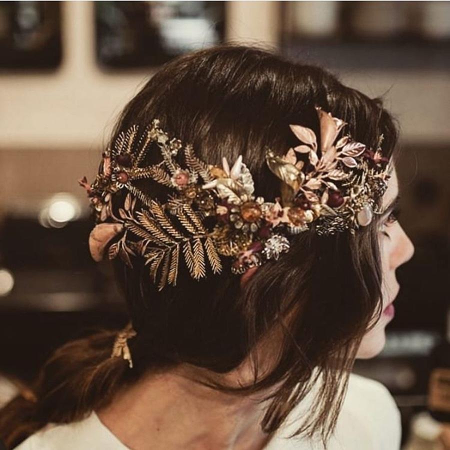 Un tocado joya imponente como este de Suma Cruz (cpv).