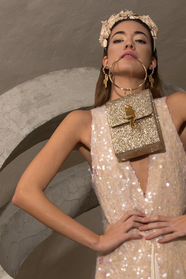 Un bolso joya tan especial como este de Mibúh (49.95 euros).