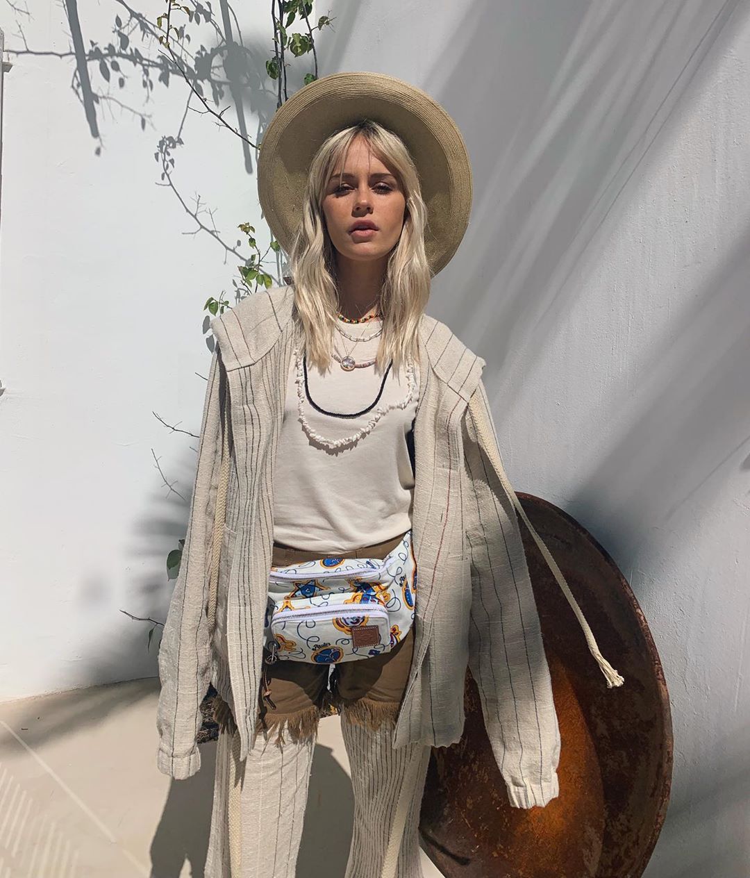 Si no quieres que el flequillo se note, el tipo cortina es el tuyo. Este corte degradado es perfecto para los cabellos más finos. Aporta volumen y movimiento y armoniza las proporciones de cualquier rostro.