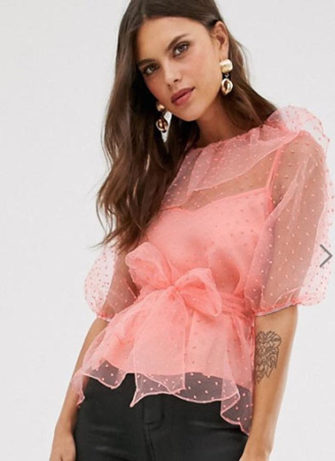 Top de organza transparente con mangas tres cuartos abullonadas y cinturón,  46,99 euros .
