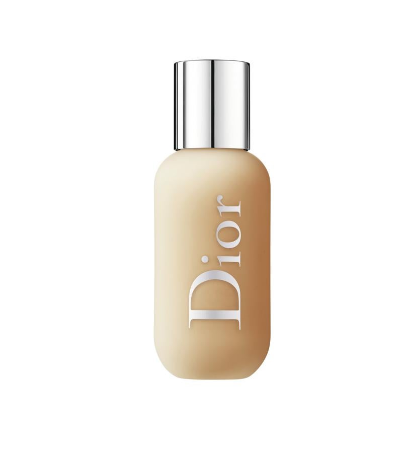 Con una textura a prueba de efectos y resistente al agua, al calor y a la humedad.  Face & Body Foundation de Dior Backstage  (40,95 €).