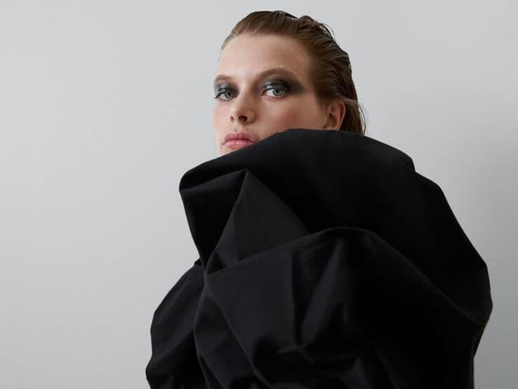 Fotos: Los 10 vestidos negros más bonitos de nueva colección (por menos de 40 euros)