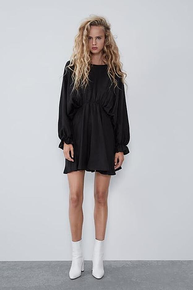 Este es el vestido negro de la nueva colección de Zara que María Pombo ha llevado.