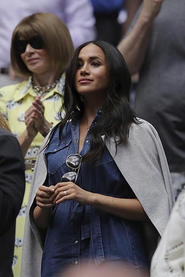 Meghan Markle con un vestido vaquero con cinturón en la final femenina del US Open.