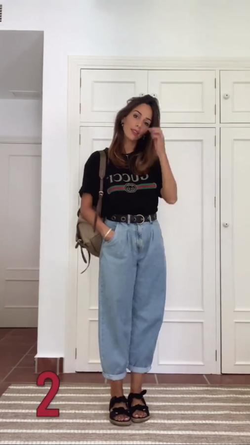 El segundo look de Rocío Osorno era uno mucho más cómodo. Combinó los slouchy con una camiseta de manga corta negra y sandalias a juego.