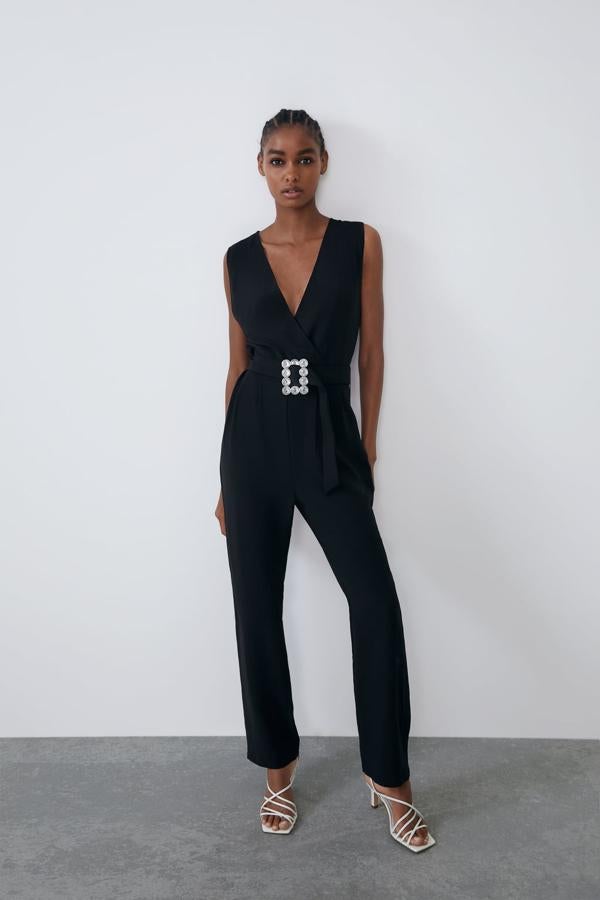 Los monos te salvan de cualquier apuro, de eso no hay duda. Y más uno con cinturón joya. De Zara, (25,95).