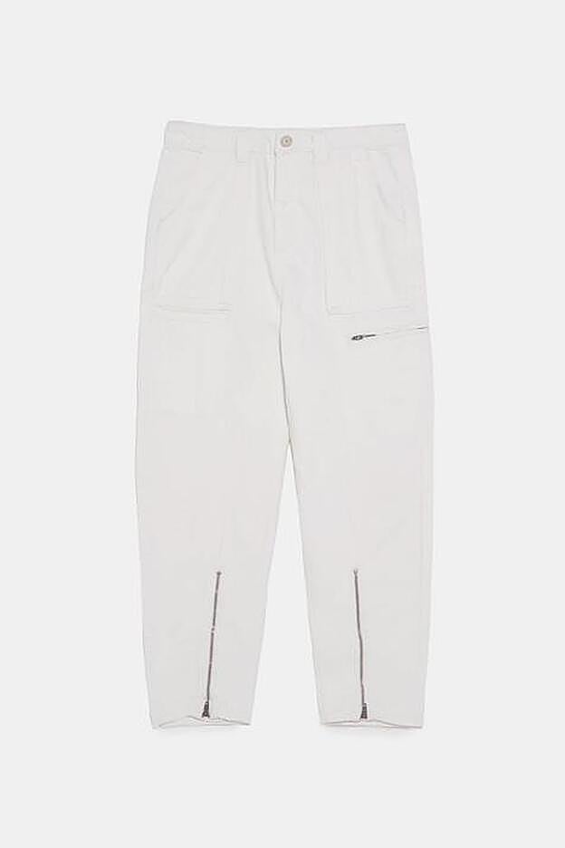 Pantalón cargo de tiro alto con bolsillos delanteros y bolsillos de plastrón en la espalda, 29,95 EUR.
