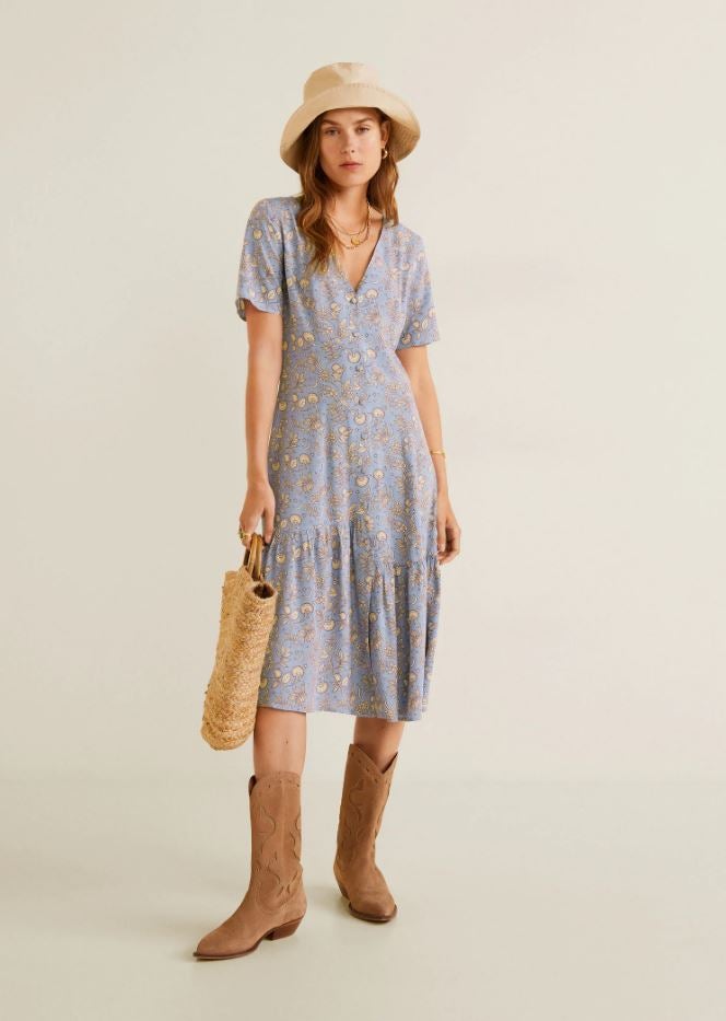 Este vestido midi de inspiración bohemina pasa de 29.99 a 12.99 euros en las rebajas 'mid season' de Mango.