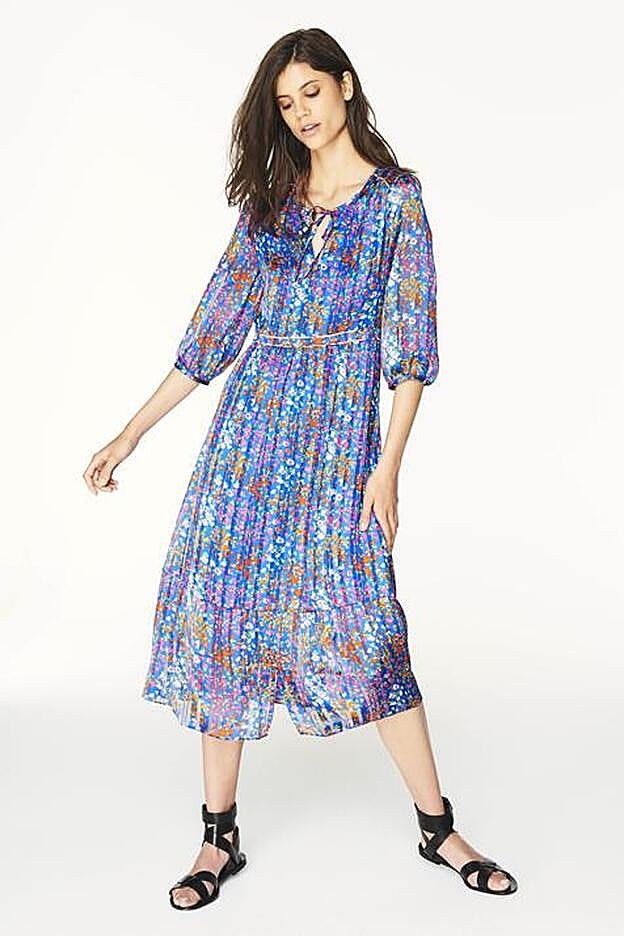 Vestido de flores de inspiración boho de la firma francesa Ba&sh como el que lleva María Fernández-Rubíes (232 euros).